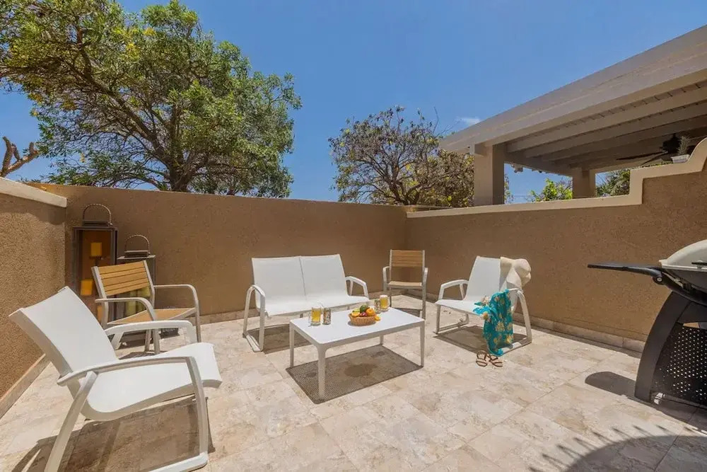 Upscale Gated Community Oasis Close to the Beach