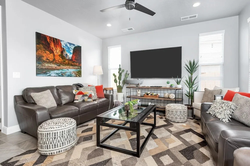 Desert Living 5 Bedroom Home by RedAwning