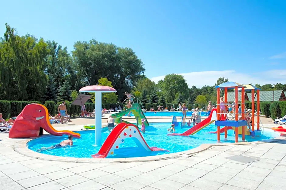 Zem-Tourist 250M OD MORZA, ODKRYTY BASEN, PLAC ZABAW, PARKING, WYŻYWIENIE