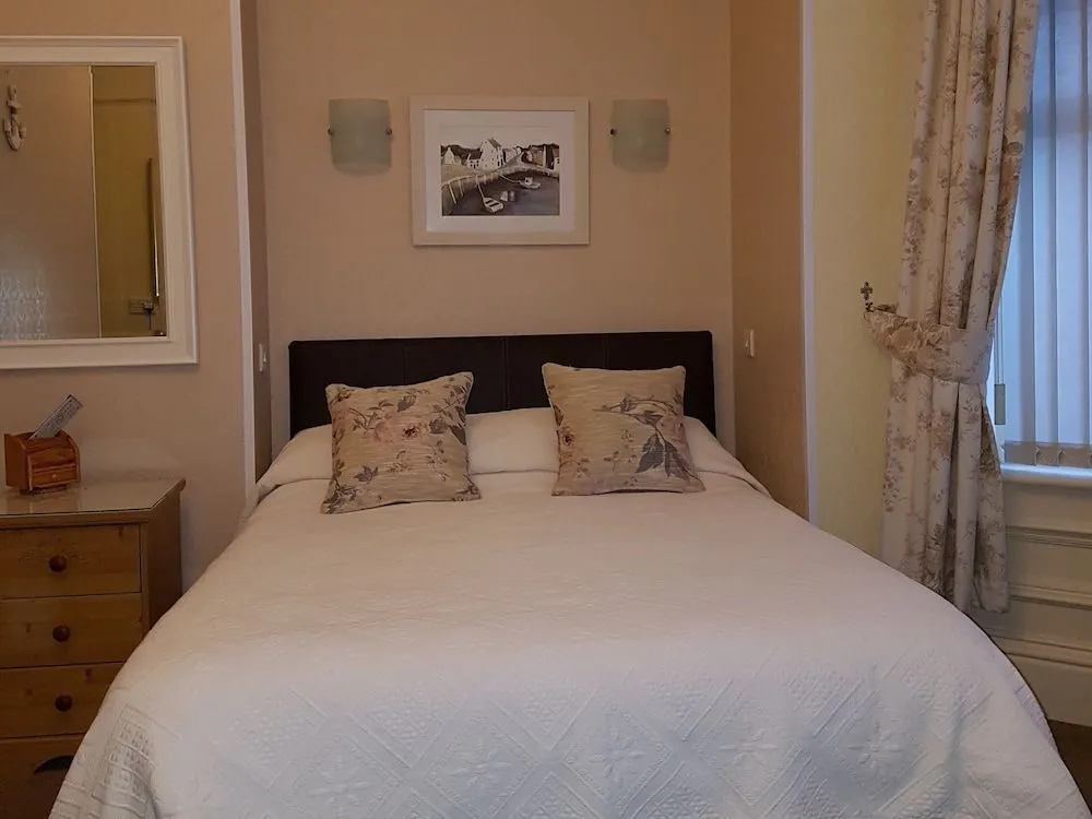 Crescent Lodge Guest House