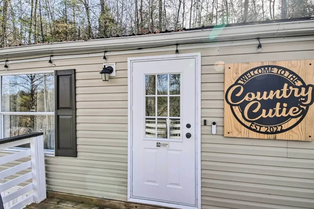 Camp-Style Cabin Near Pigeon Forge: Fire Pit, Deck