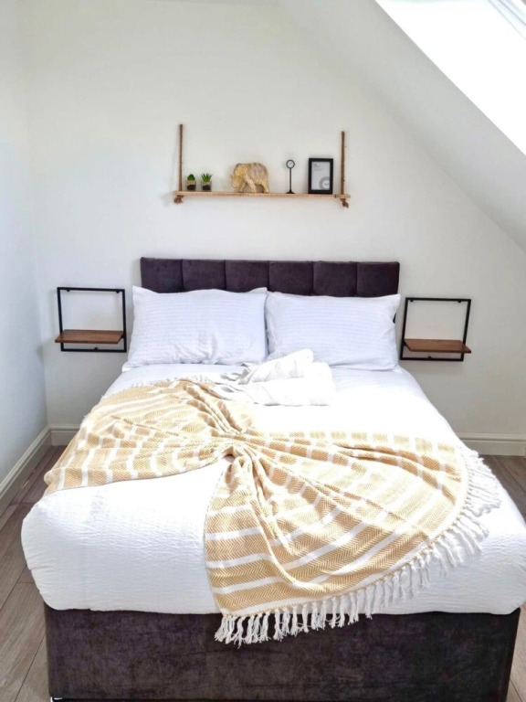 3 bedroom apartment near Birmingham airport