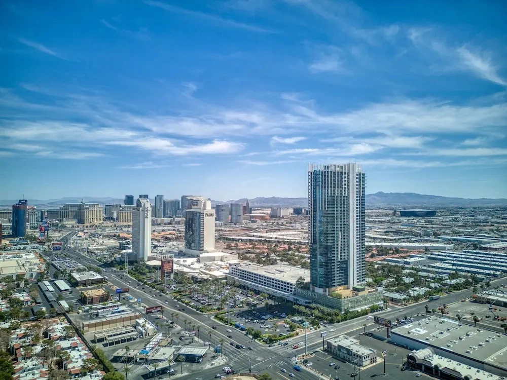 Palms 1 BR Mountain View W/ Balcony