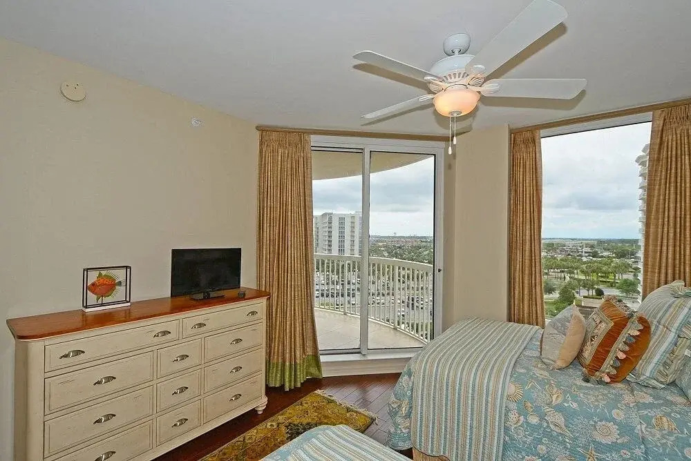 The Gem - 3 Br condo by RedAwning