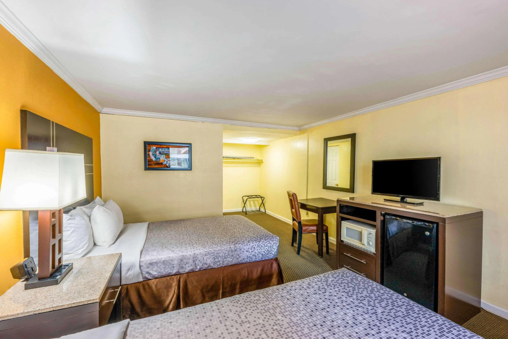 AC Lodge by Beach and Boardwalk