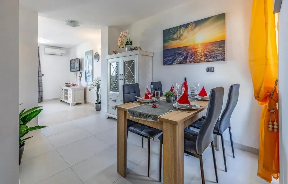 Nice Apartment in Liznjan With 1 Bedrooms and Wifi