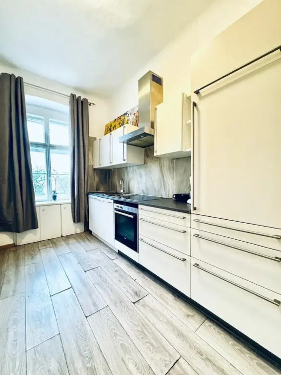 Stylish 4BR shared Apt -10 Min Transport to Stadthalle