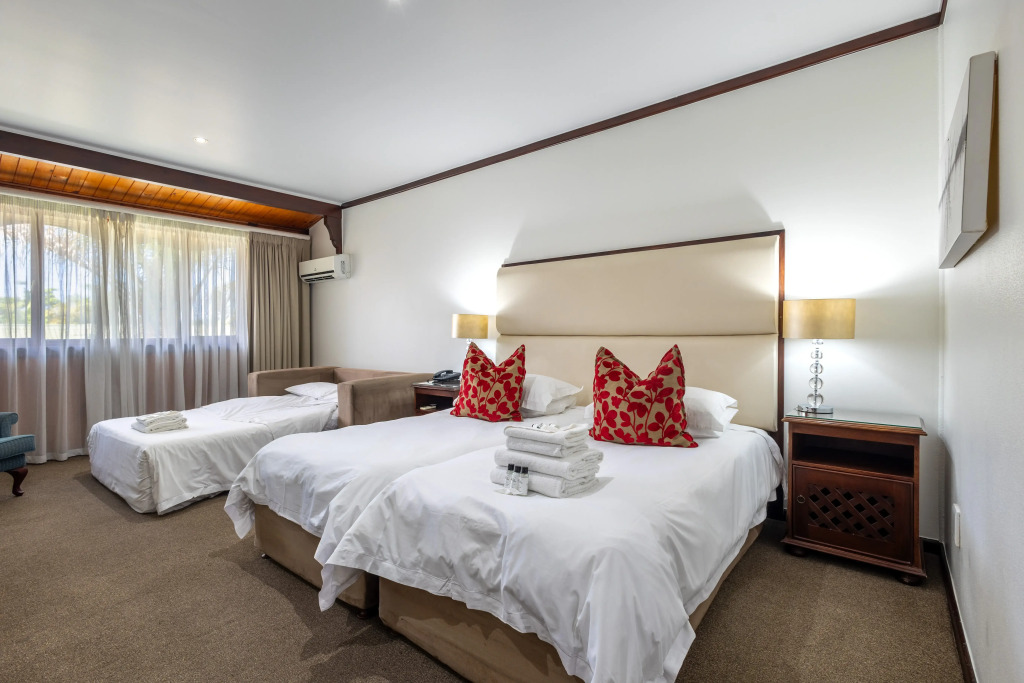 Knysna Log-Inn Hotel