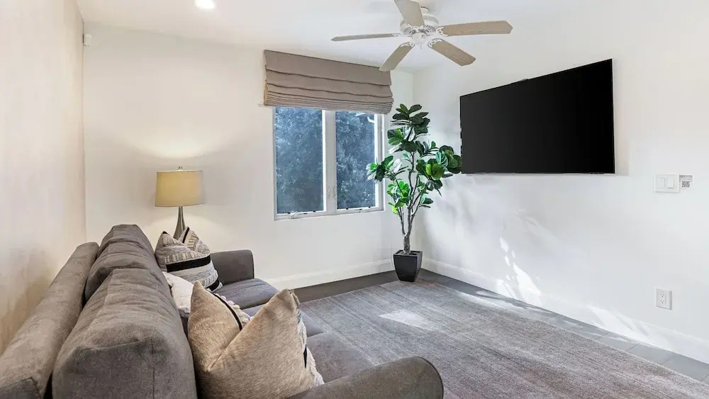 LA Hillside Retreat w/ Pool, Views, Fire Pit & Outdoor Lounging Casa Bellagio by Avantstay