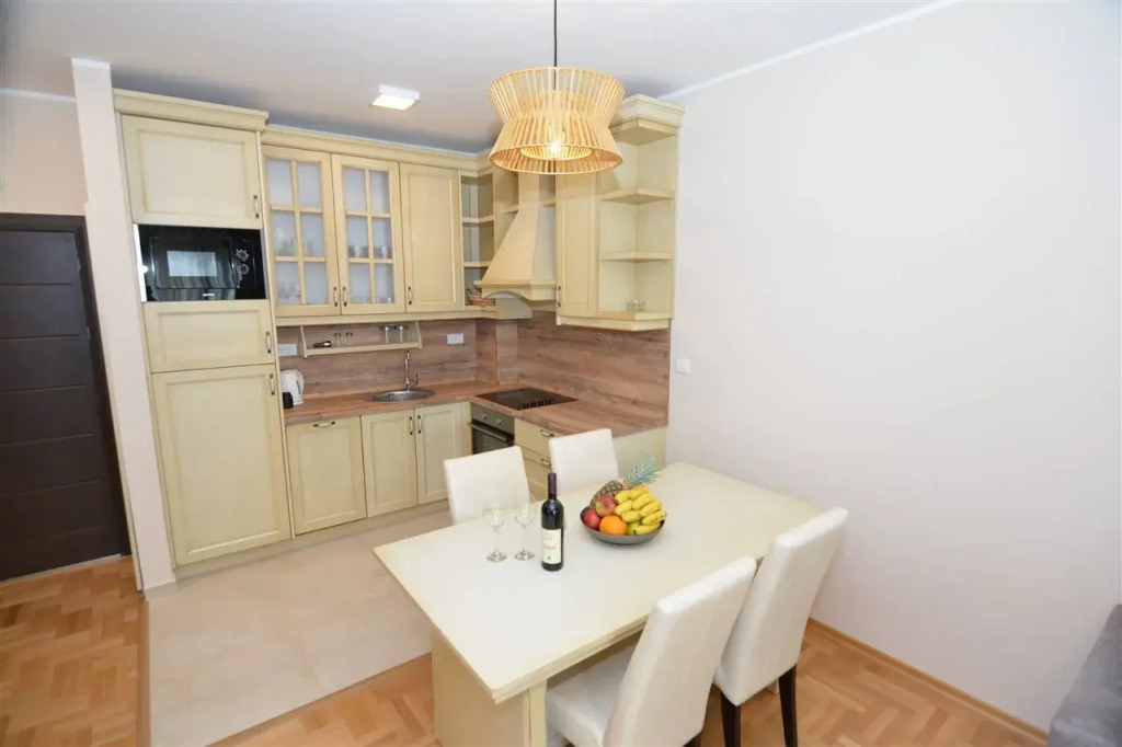 ROOMS & APARTMENTS DOBROTSKI DVORI