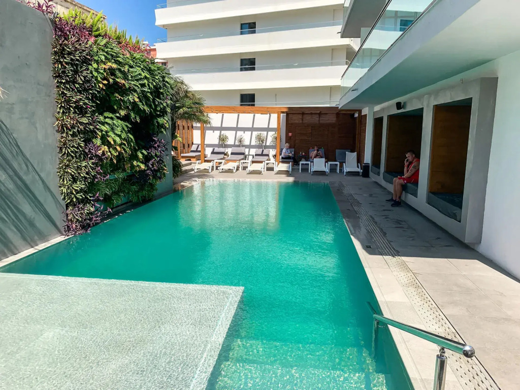 Manousos City Hotel