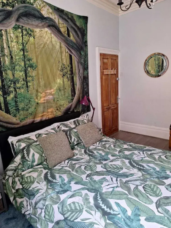 Todmorden Bed & Breakfast - The Toothless Mog