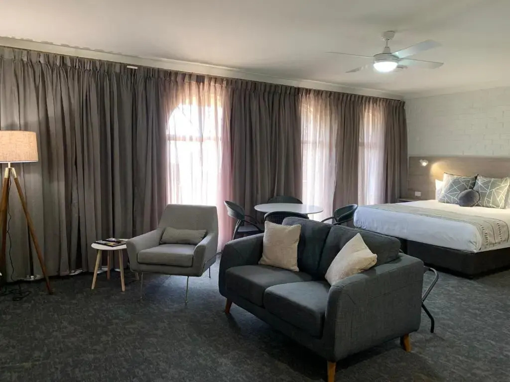 Hamilton Henry Parkes Motor Inn