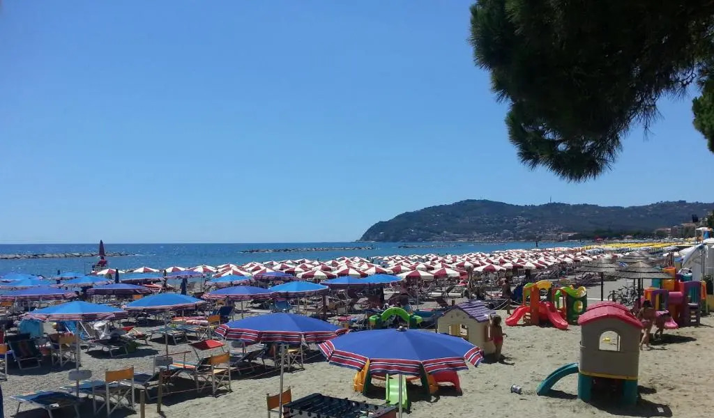Villa la Casetta con giardino a 30m dal mare