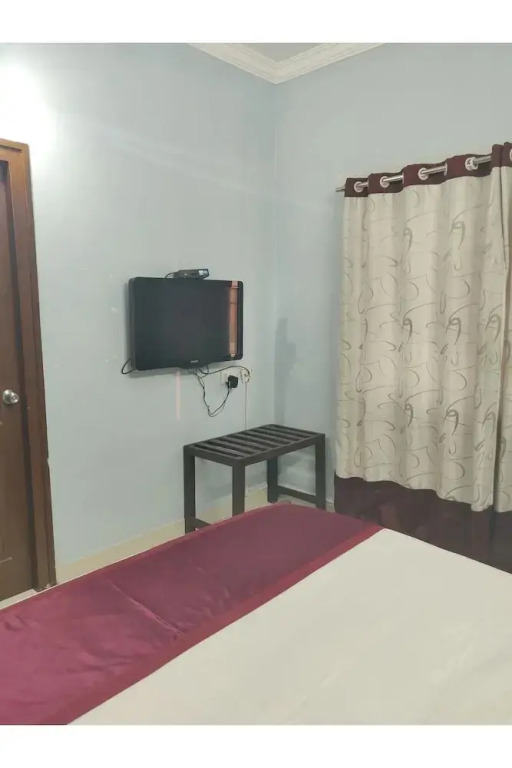 OYO 14500 Hotel Yesmark Gachibowli