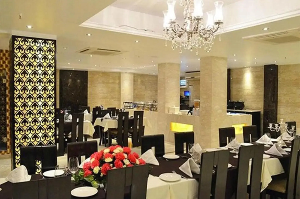 Alaya Stays Hotel Emperor Palms