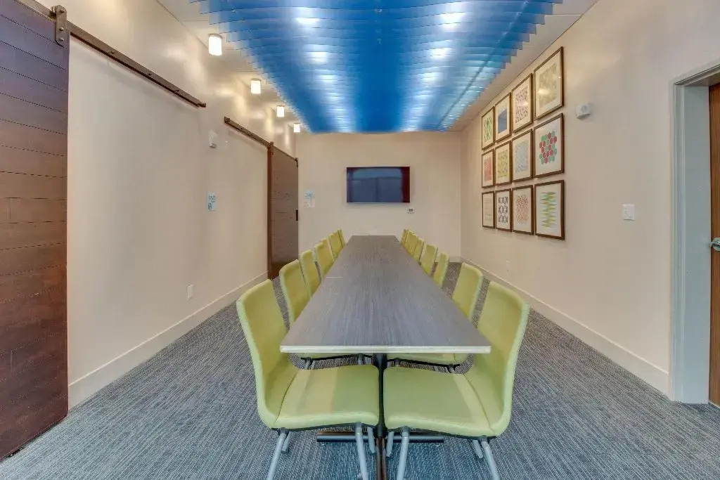 Holiday Inn Express & Suites - Union City by IHG