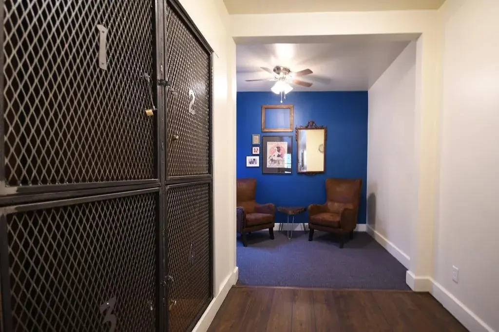 AAE 11th Avenue Hostel