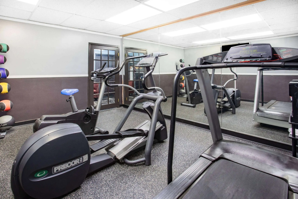 Days Inn by Wyndham Livonia Canton Detroit