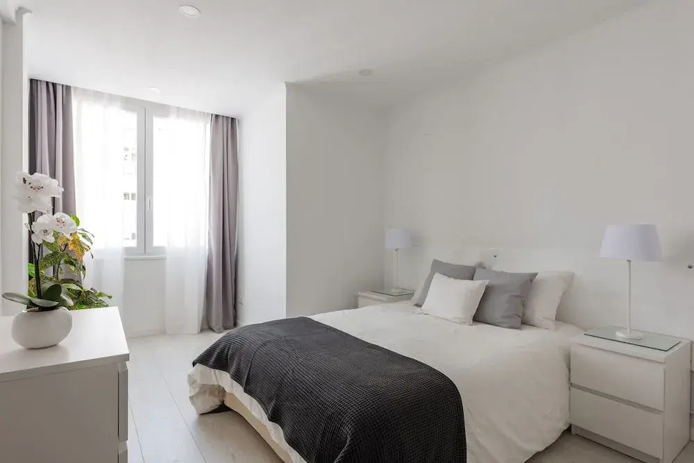 Light-Filled Apt, w/ Free Pick-Up By TimeCooler