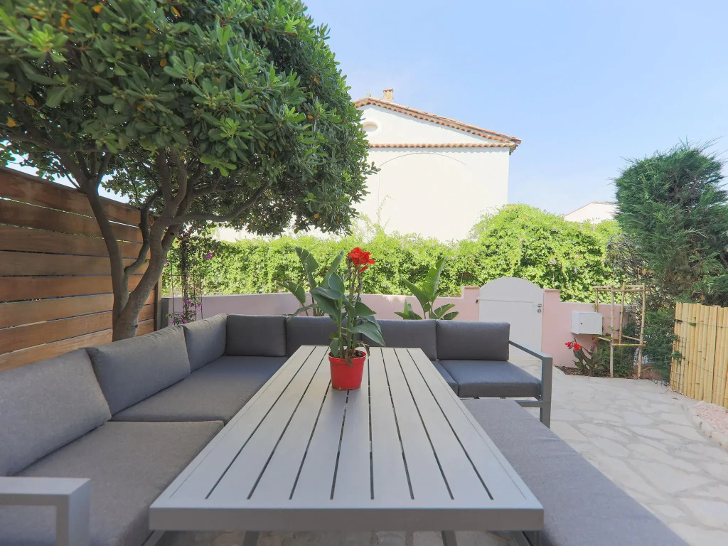 Superb holiday home in Port Grimaud with jetty