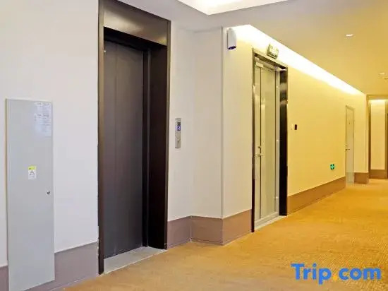 Taifeng Smart Holiday Inn (Leather City Ancient City)