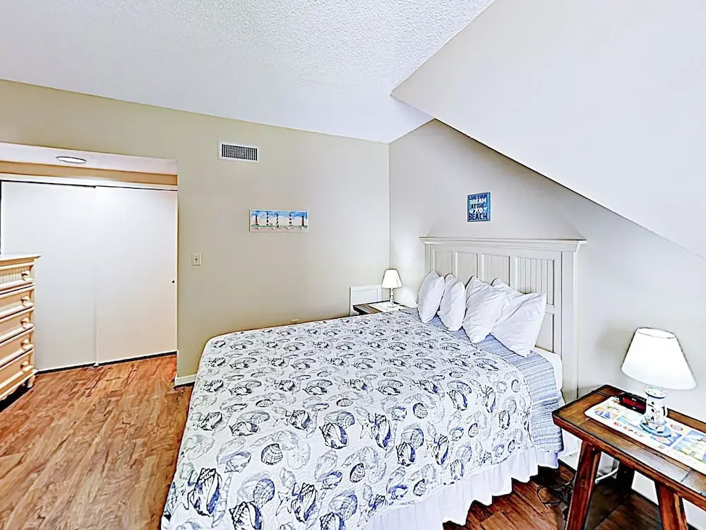 New Listing! Kingston Plantation W/ 5 Pools! 3 Bedroom Condo