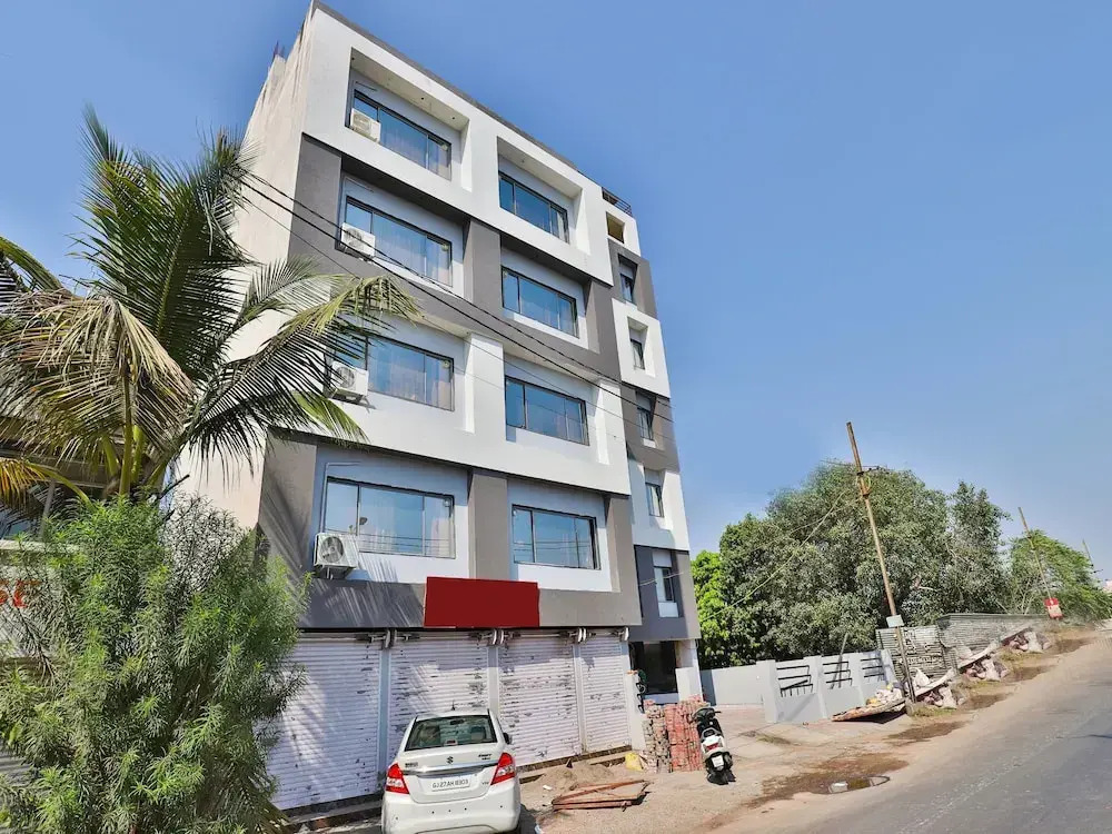 Oyo 23669 Nova Hotel New Crossroad