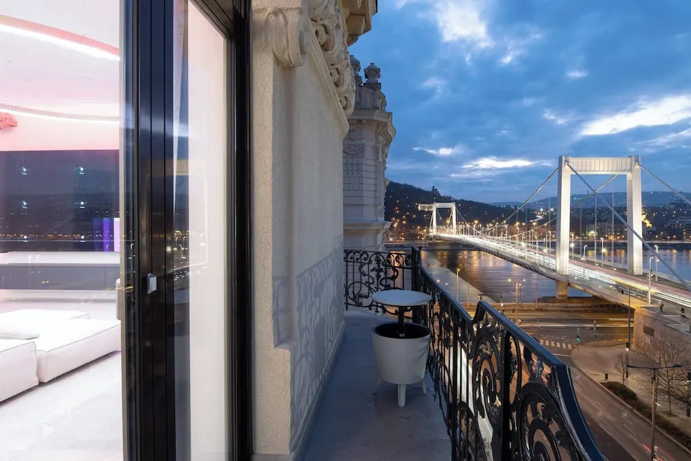 Luxury Penthouse In Downtown