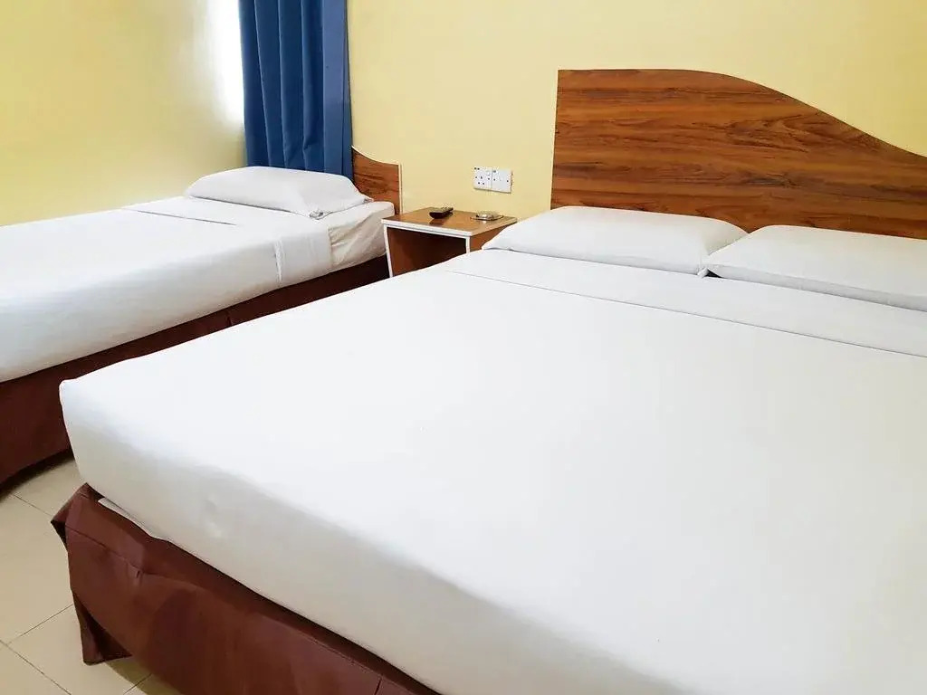 Oyo 90162 Aj Hotel