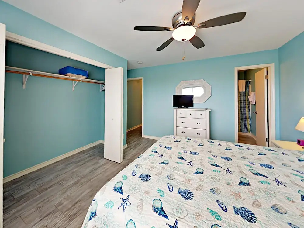 221B Las Palmas - Two Bedroom Condo
