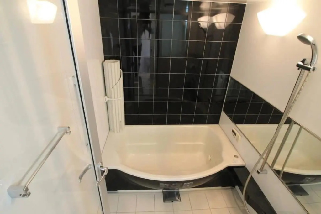 10 min Hiroshima Station & 2BR Up to 10p & 4 bikes