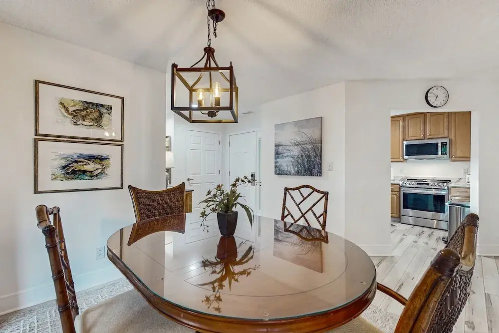 Ground Floor Condo With Private Patio, Full Kitchen, Beach Access and Pool