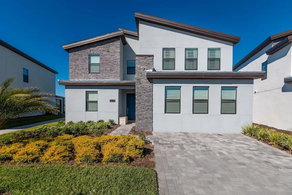 2957 FS - Luxury Oasis: 6BR Villa Pool Game
