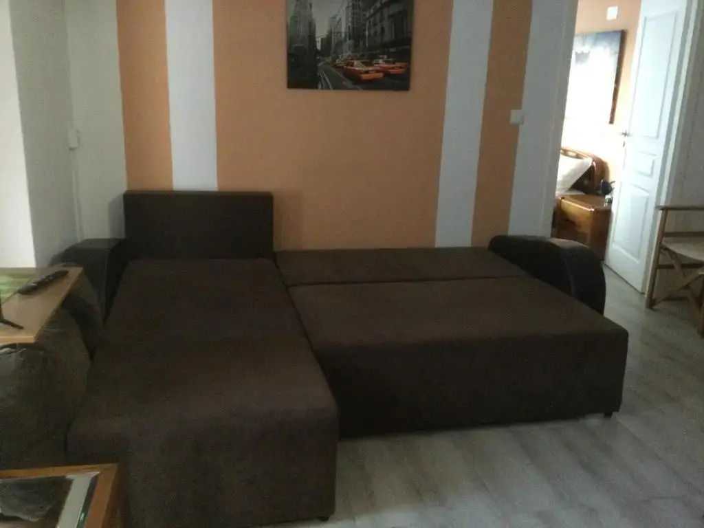 Marias rooms,CHANTZARA SPYROPOULOS,apart 41sq m garden view ,heart city
