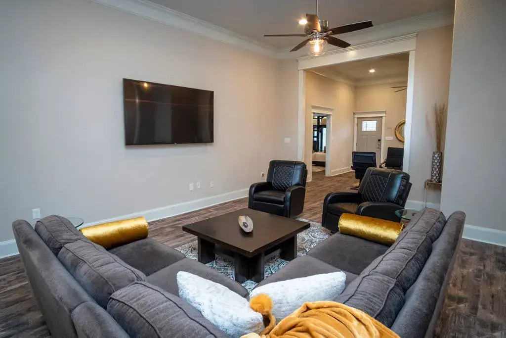 Brand NEW Large Impressive House Near Downtown!