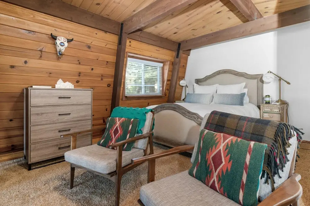 Big Bear Lookout Lodge - Luxurious Mountain Home, Just A Short Drive To Big Bear's Attractions. 3 Bedroom Cabin