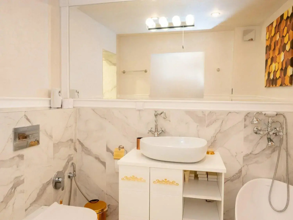 Paradise Center Apartment 1