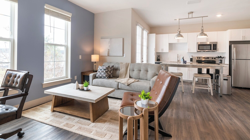 Landing Apartments near Sand Lake - Universal
