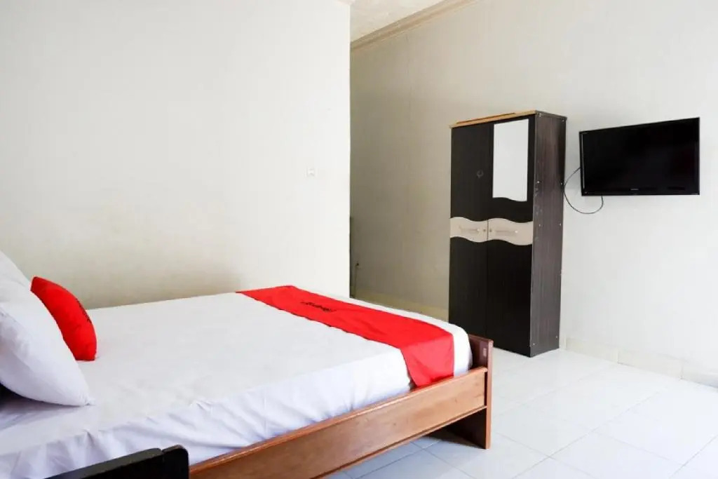 RedDoorz near Mutiara SIS Al Jufrie Airport Palu