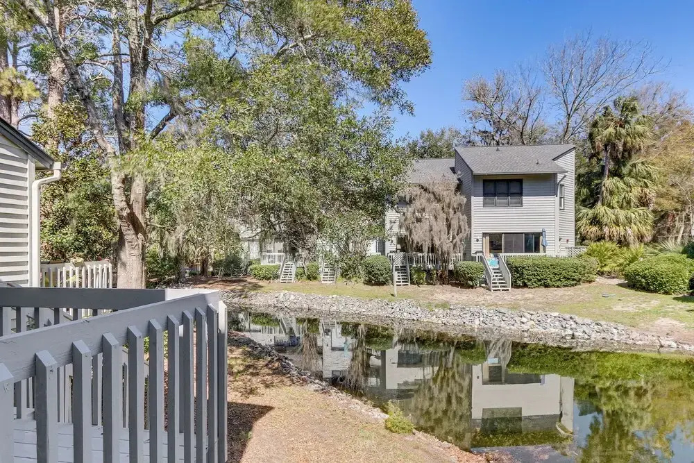 Hilton Head Island Condo w/ Deck < 1 Mi to Beaches