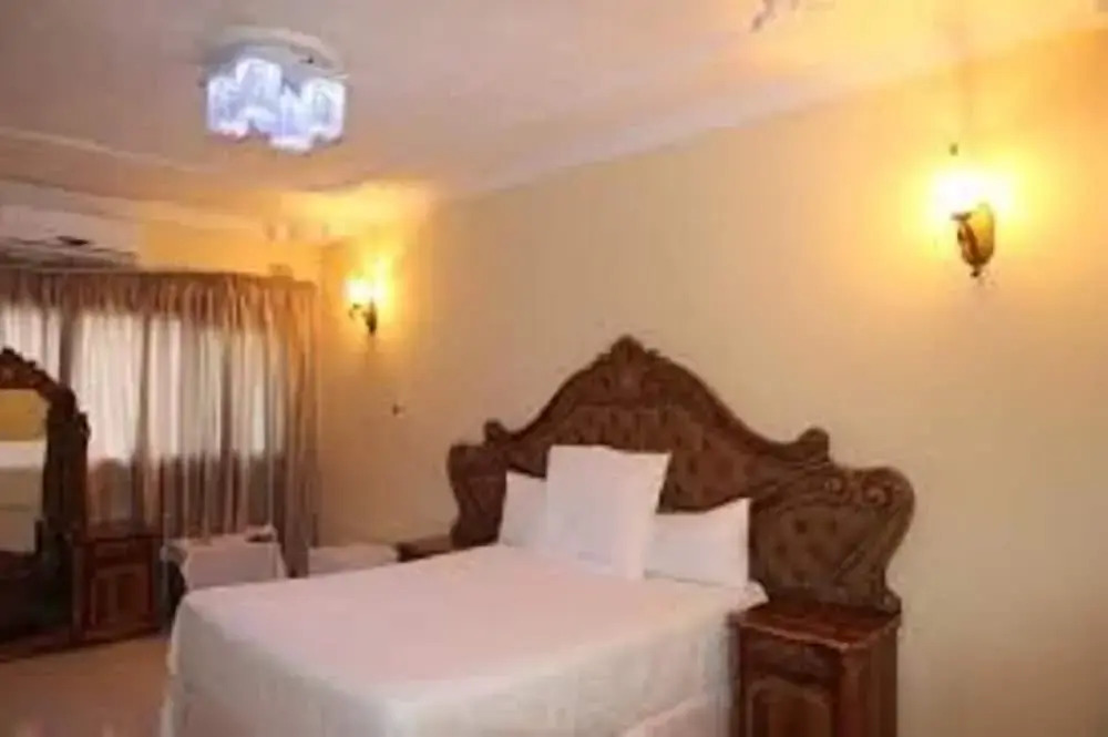 Twin Cave Lodge