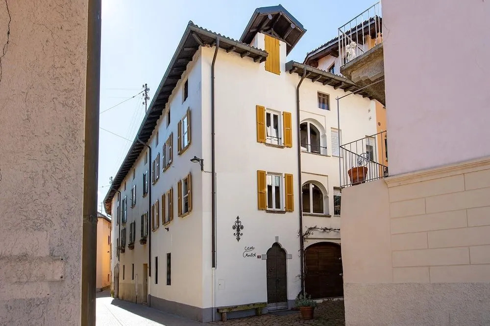 Historical Caslano Apartments