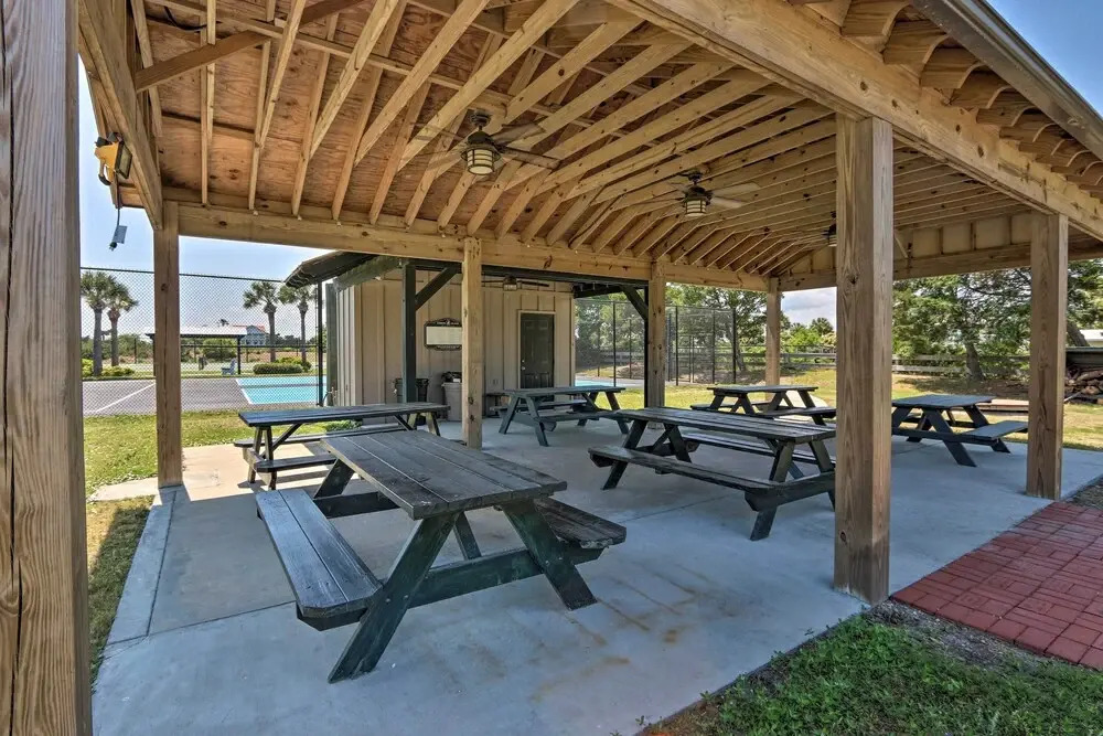 Ocean-view Island Condo w/ Pool: Pets Welcome!