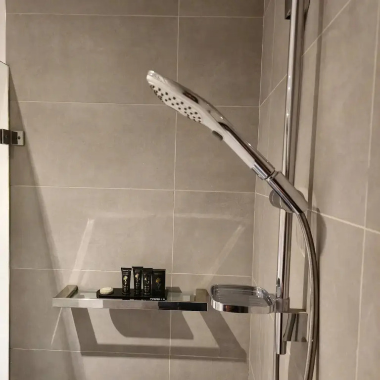 Deluxe 2BR apt Excellent Location Cityviews & Pool