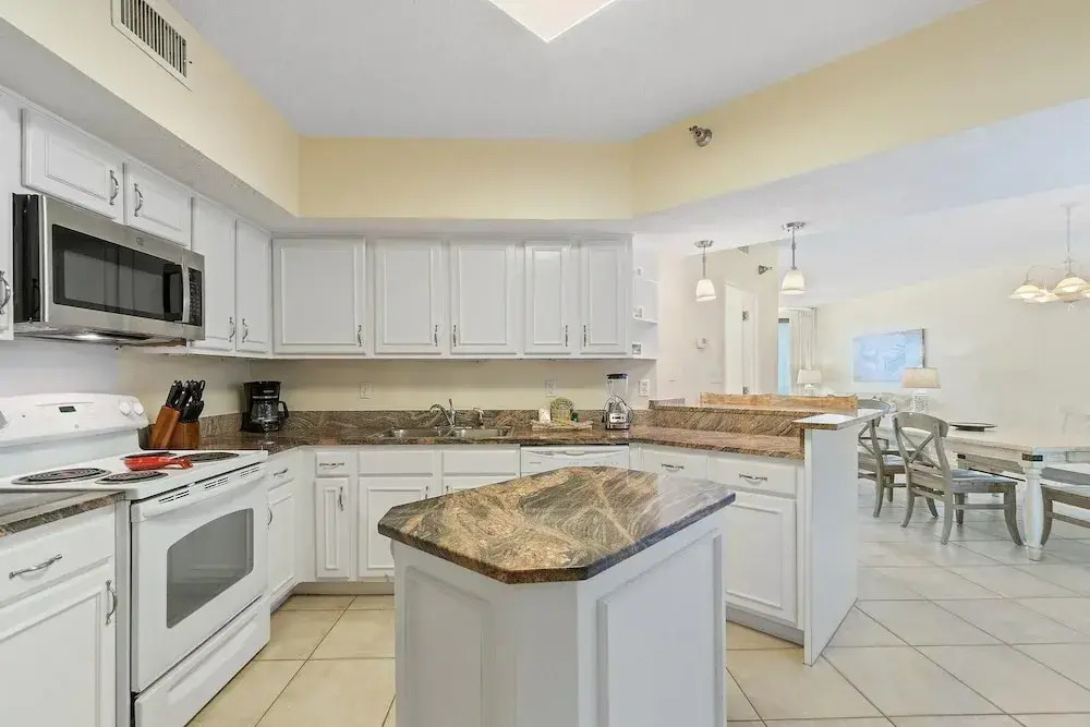 Pelican Pointe 202