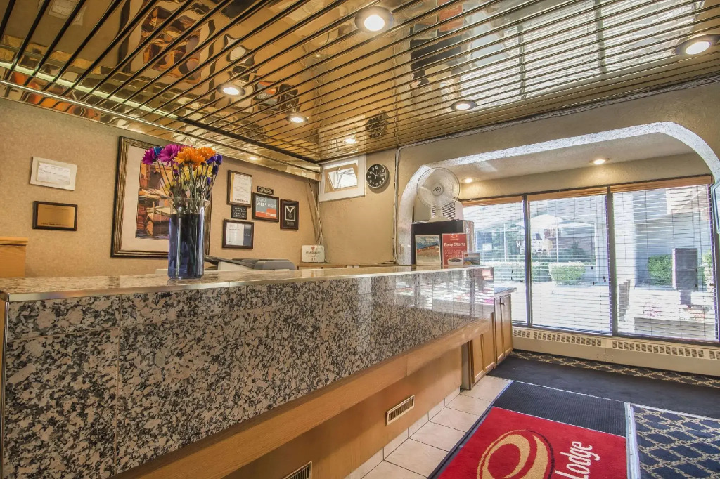 Econo Lodge Motel Village