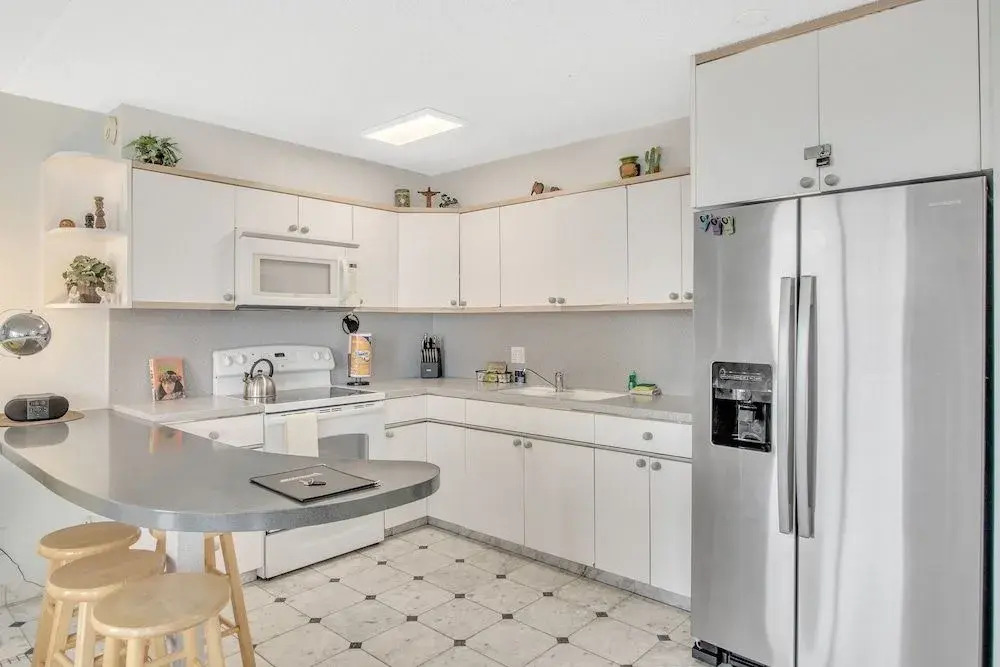High Rise Ocean View Waikiki Condo, FREE Parking & Wi-Fi