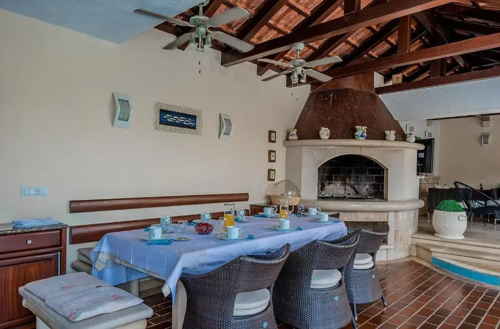 Luxury Villa Godi Star with private heated pool, staff - concierge service