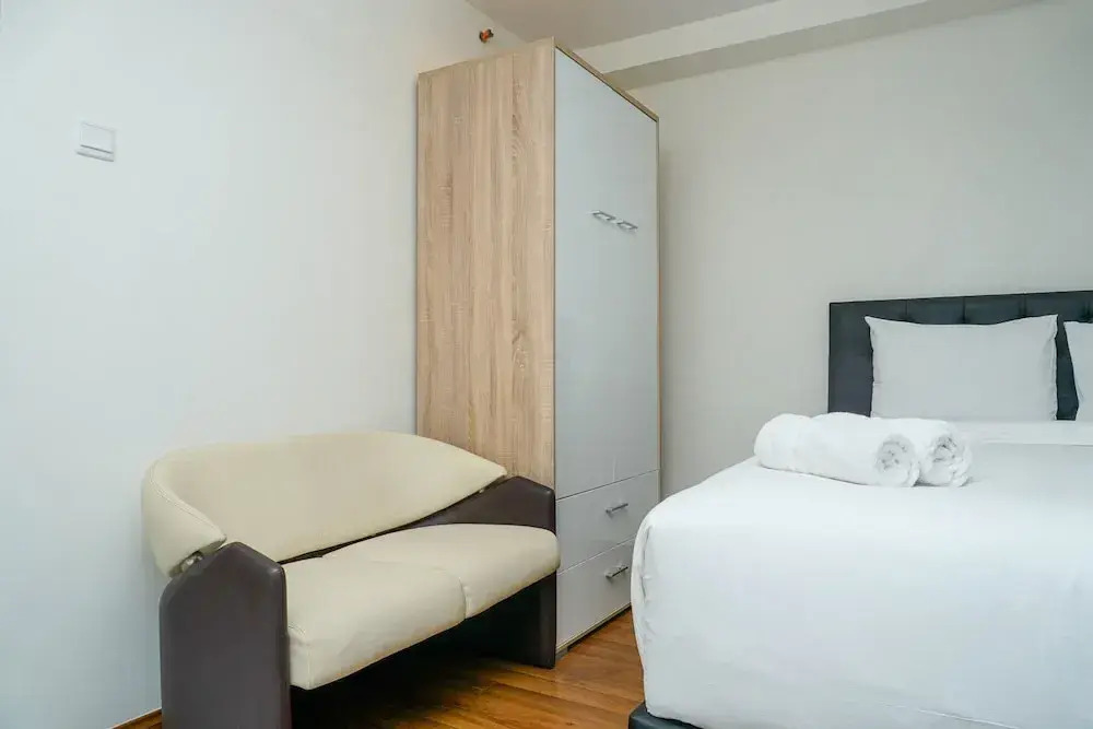Best Spacious Studio Belmont Residence Puri Apartment